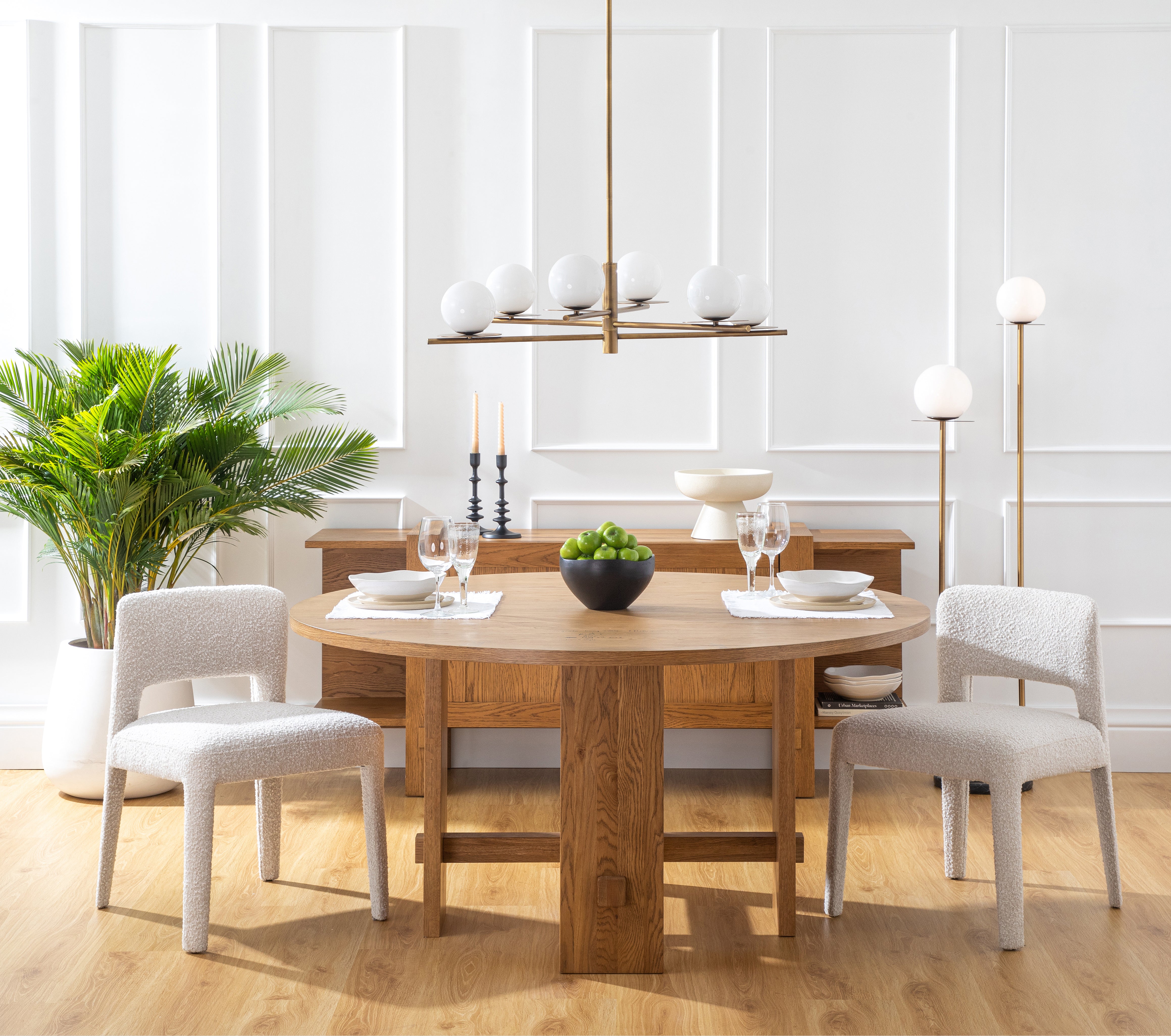 Saguaro Round Oak Dining Table