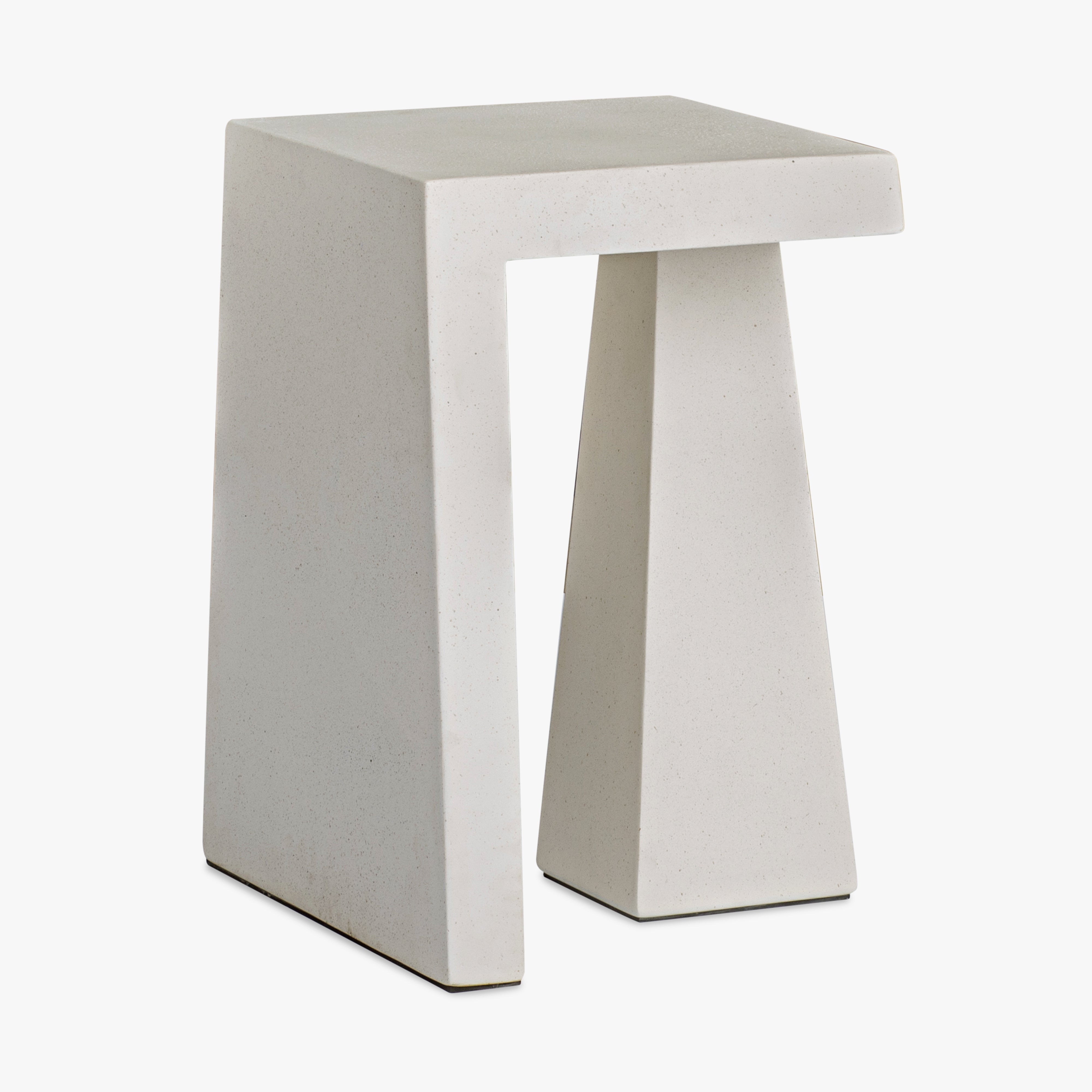 Obelisk End Table Indoor/Outdoor