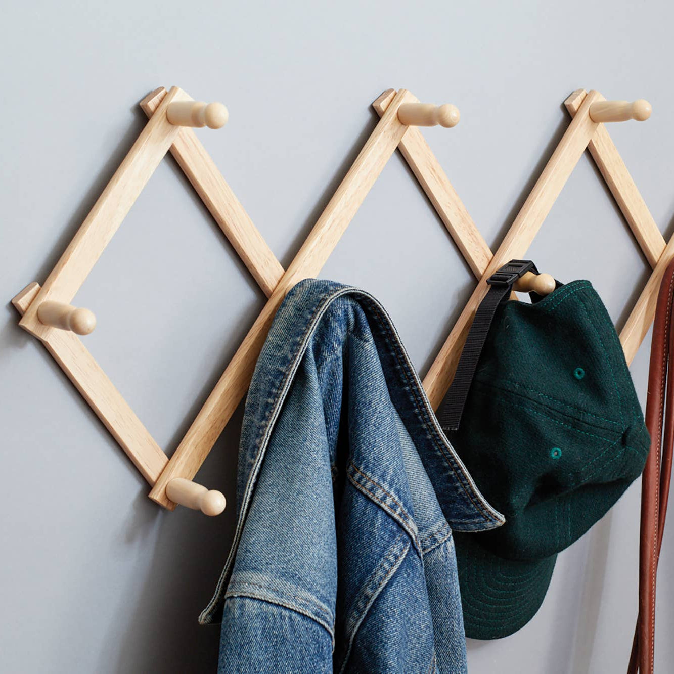 Expanding Wall Rack