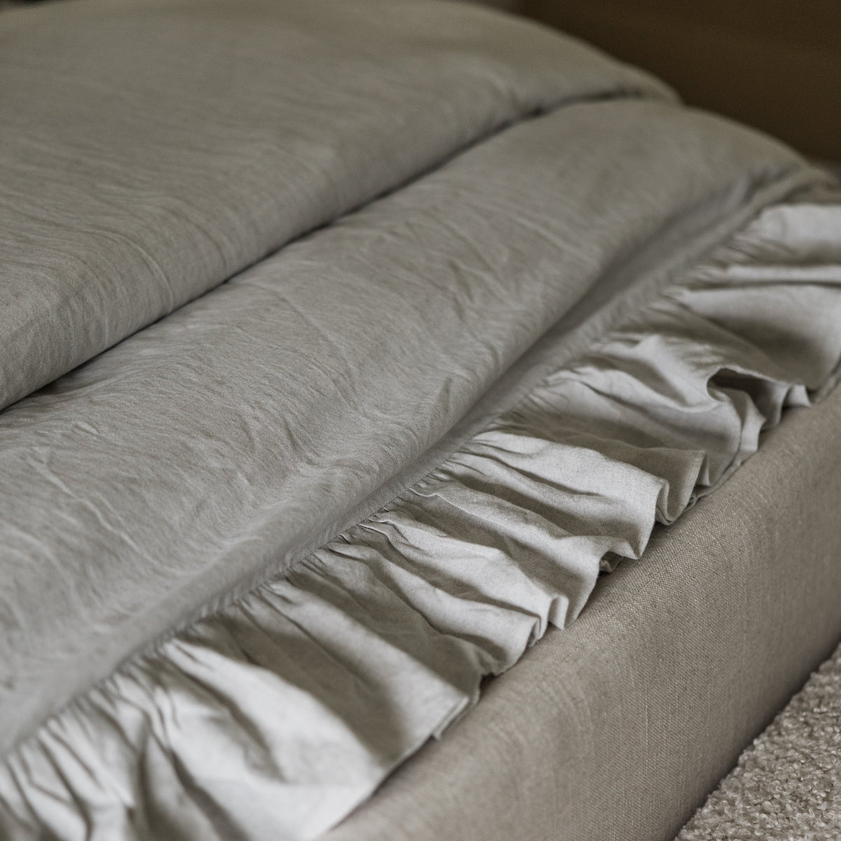Willowmere Ruffle Linen Duvet