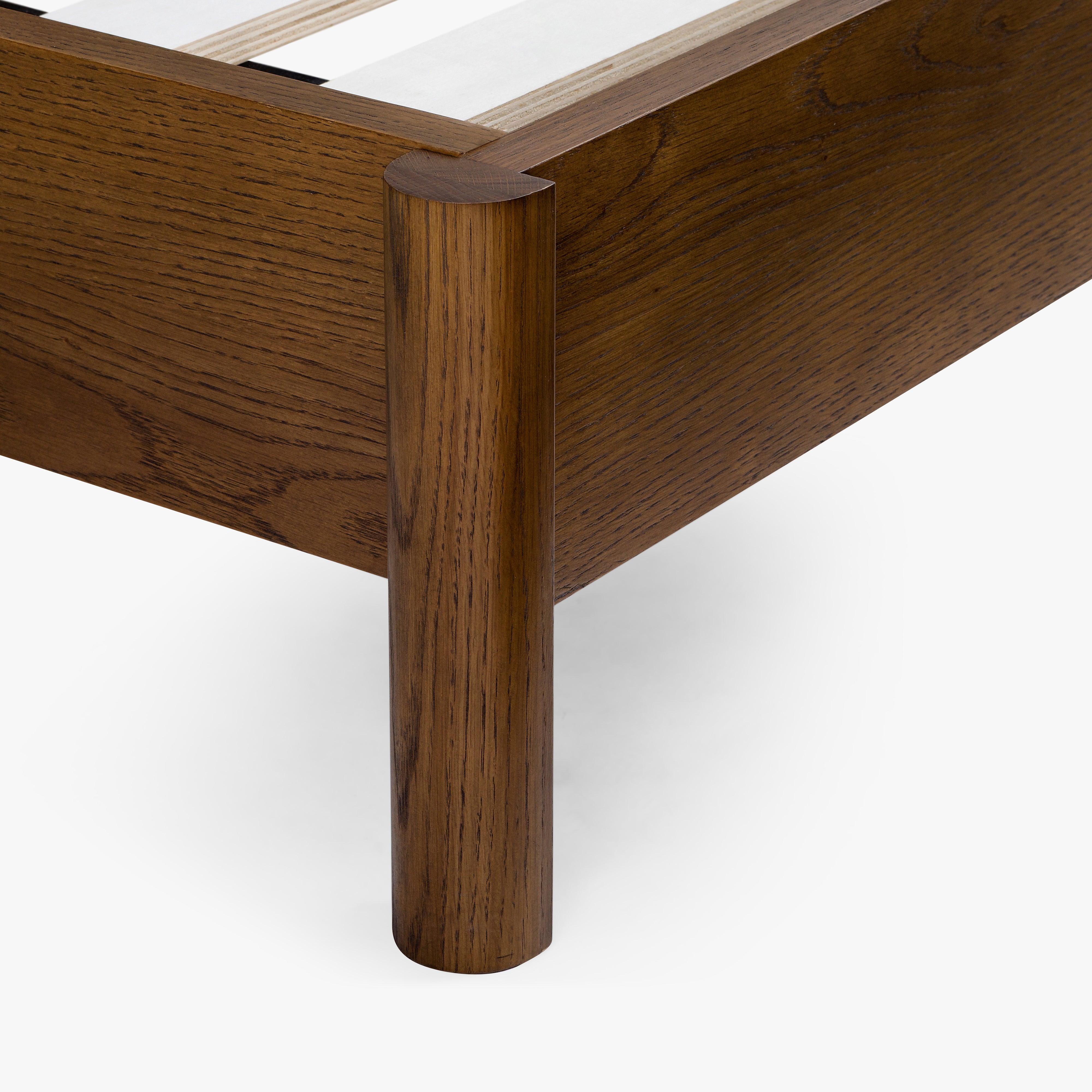 Cali Oak Bed
