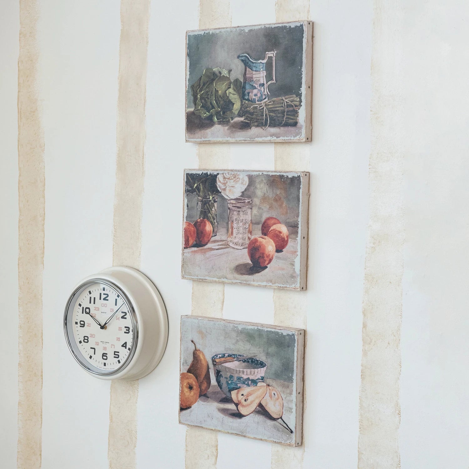 Chic Cream Metal Wall Clock - Chrome Finish