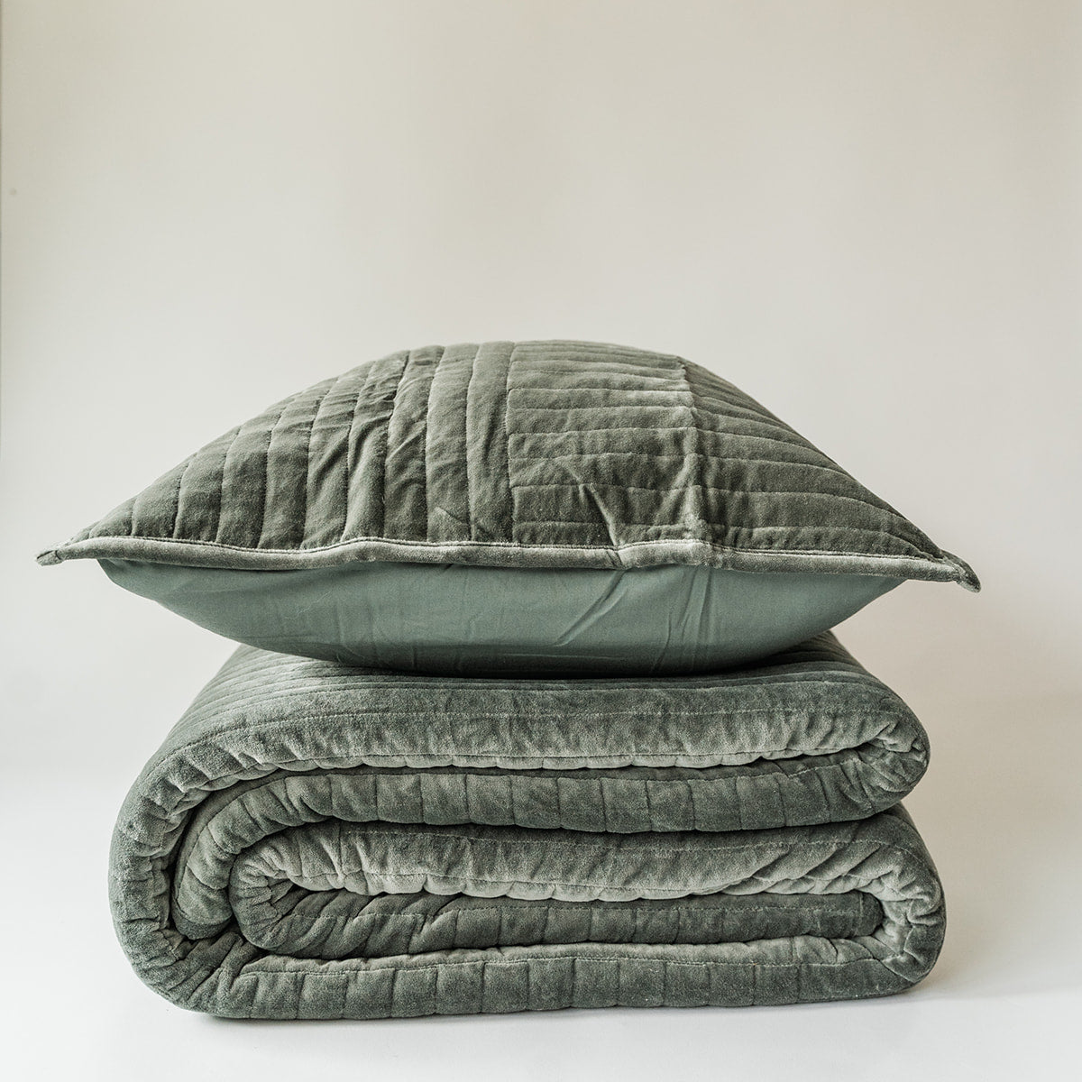 Channel Grid Velvet Quilt