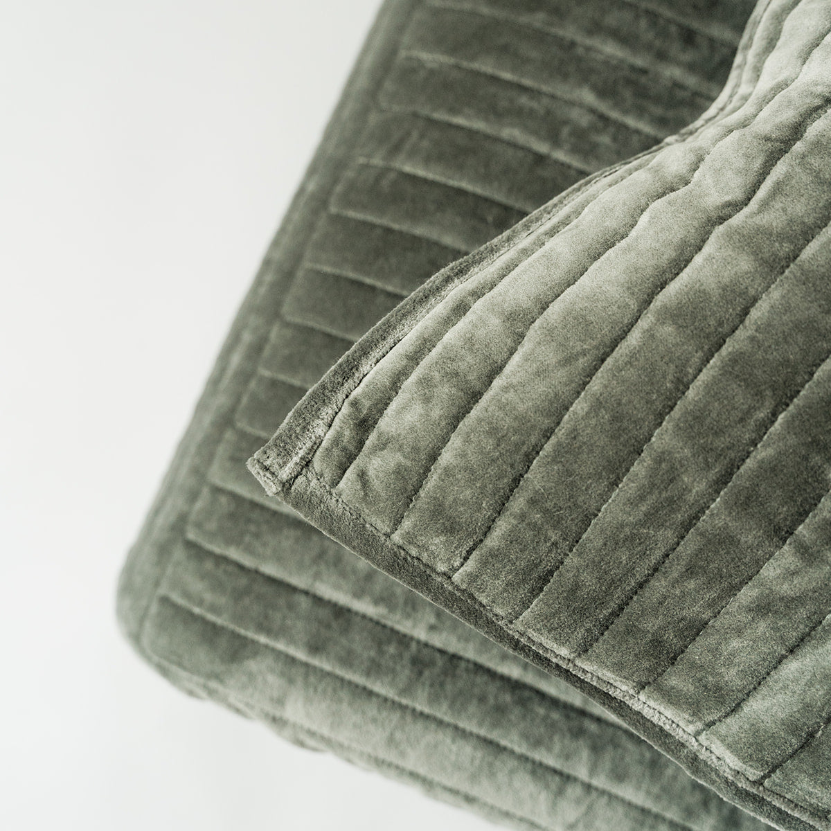 Channel Grid Velvet Quilt