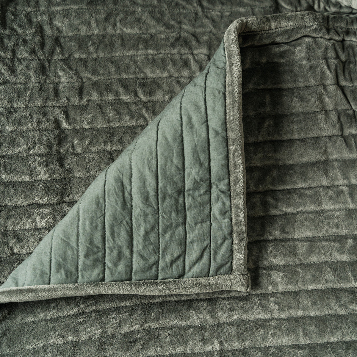 Channel Grid Velvet Quilt