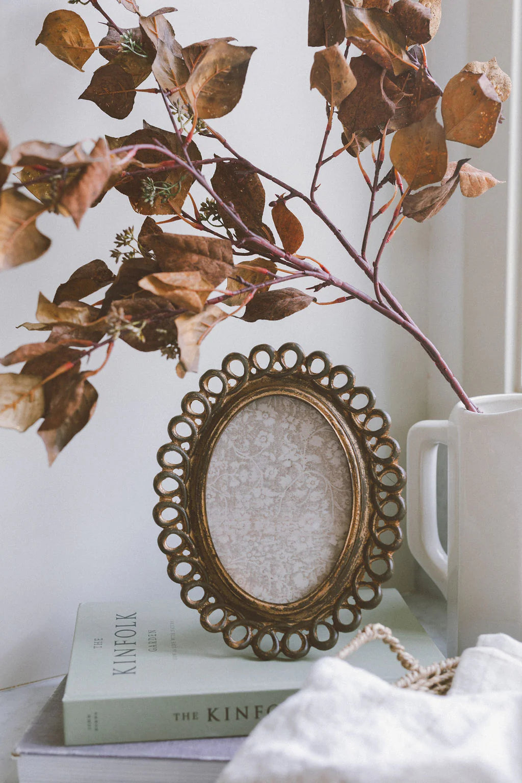 Scalloped Oval Photo Frame