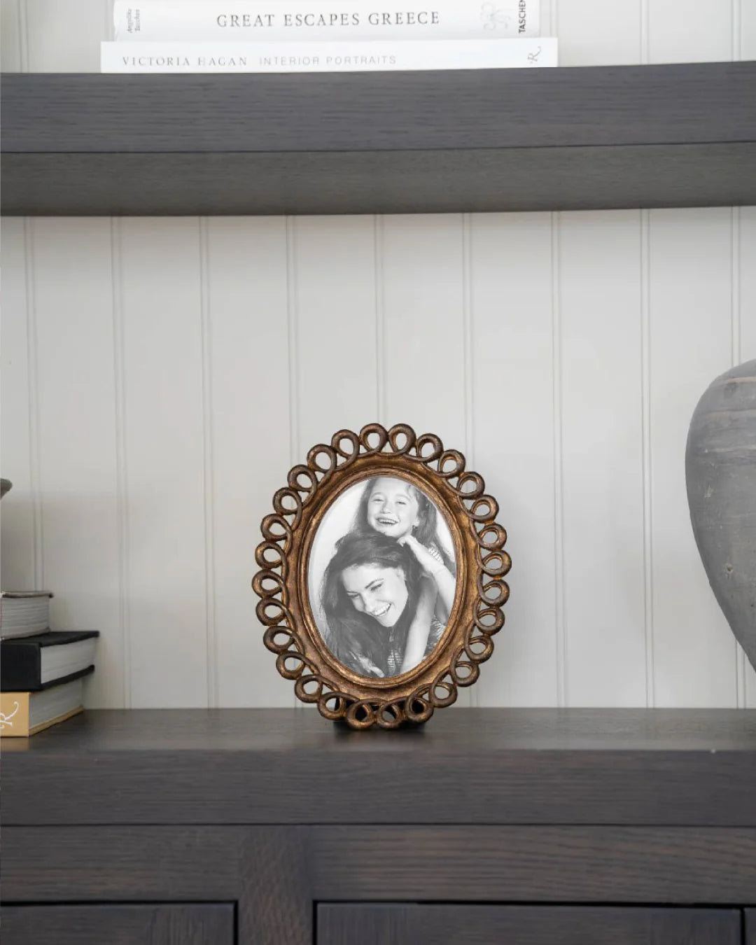 Scalloped Oval Photo Frame