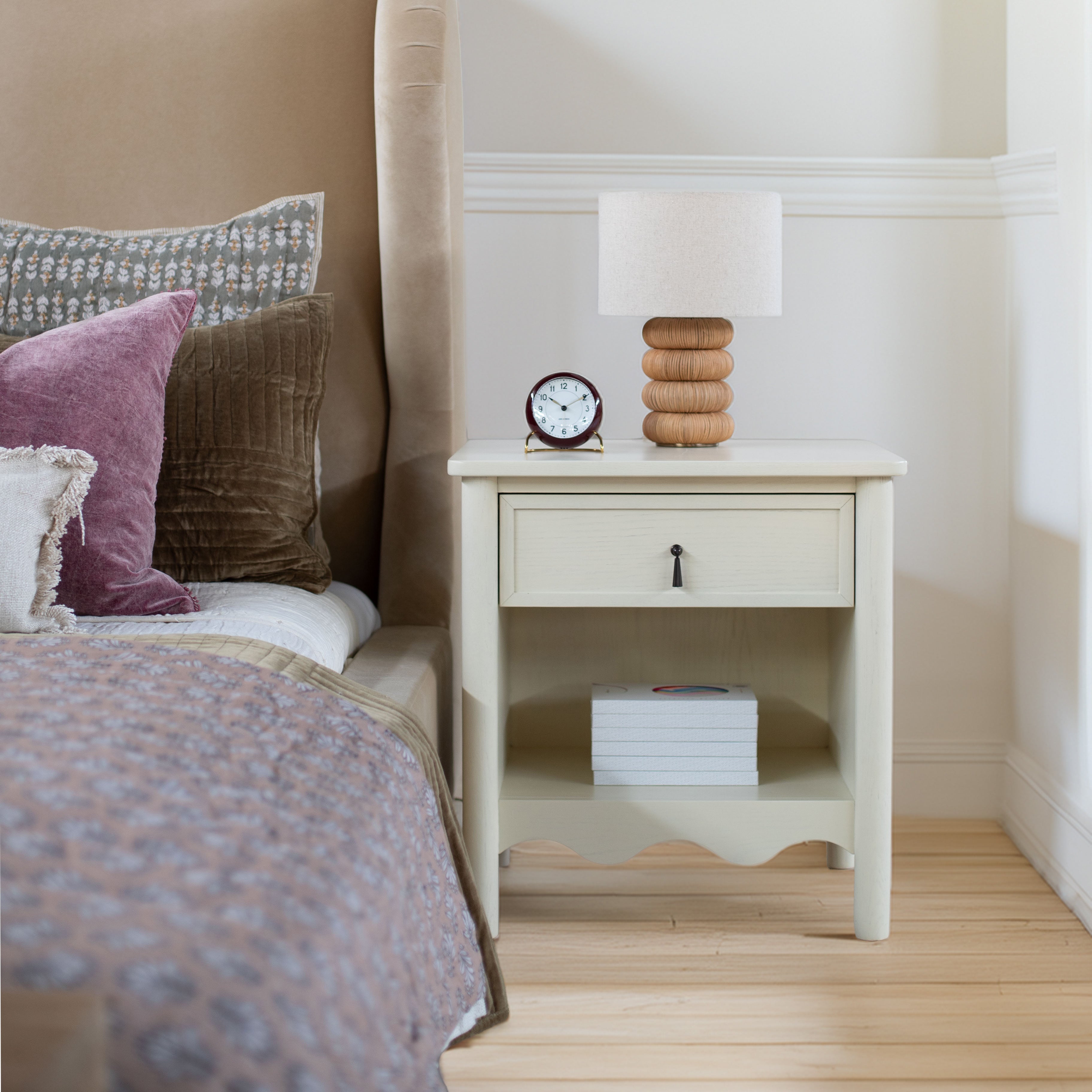 Onda Oak Nightstand