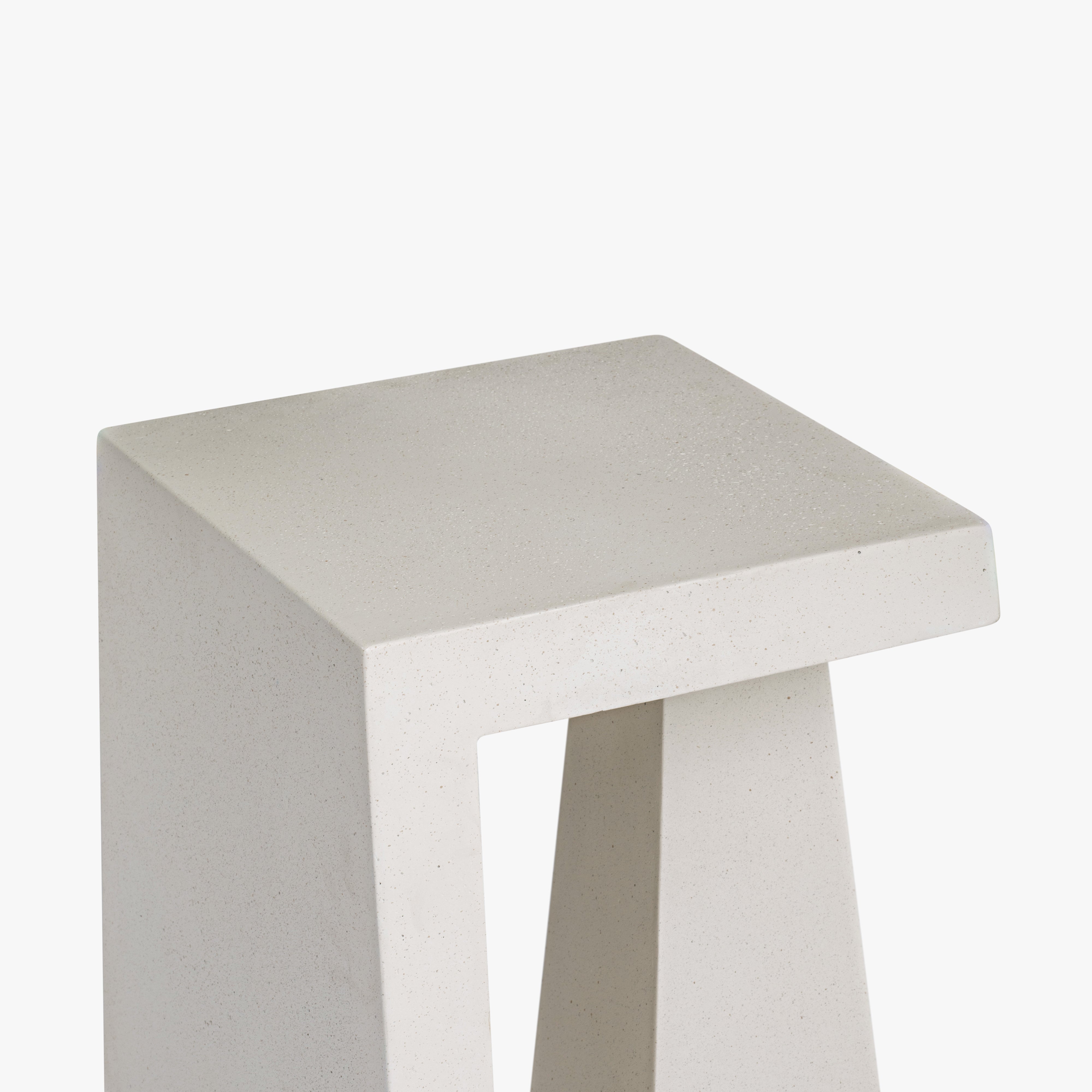 Obelisk End Table Indoor/Outdoor