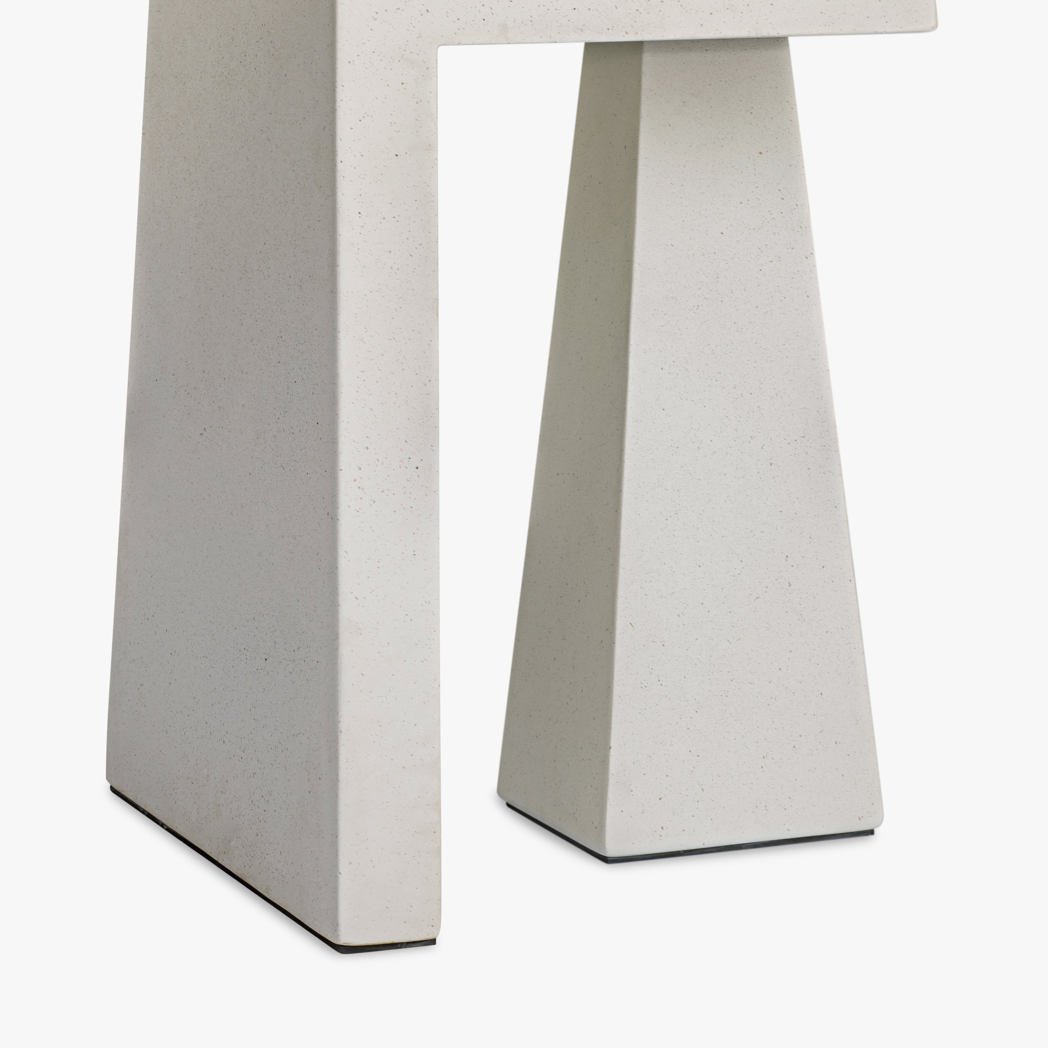 Obelisk End Table Indoor/Outdoor