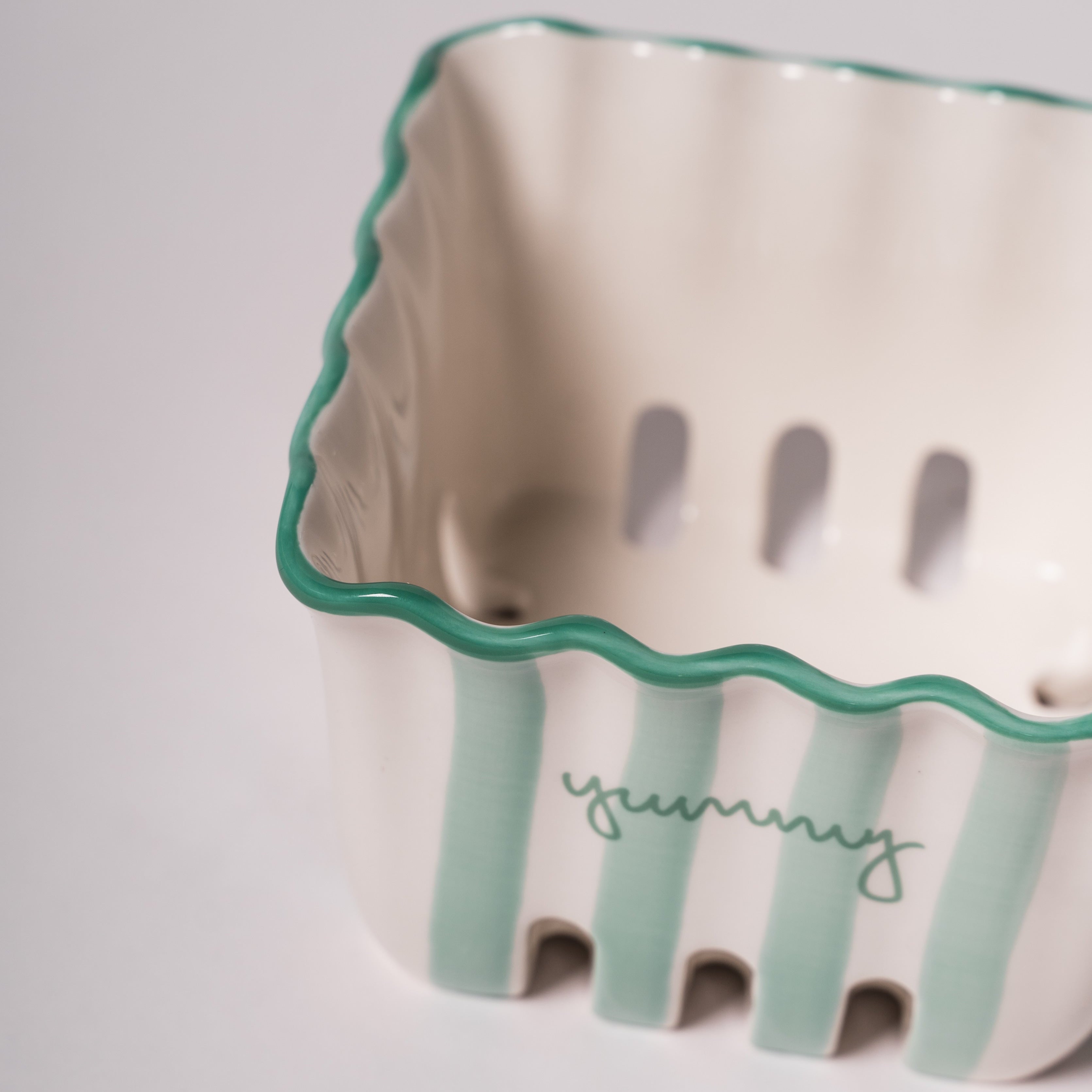 Kinsey Scallop Mini Berry Basket - INDIVIDUAL