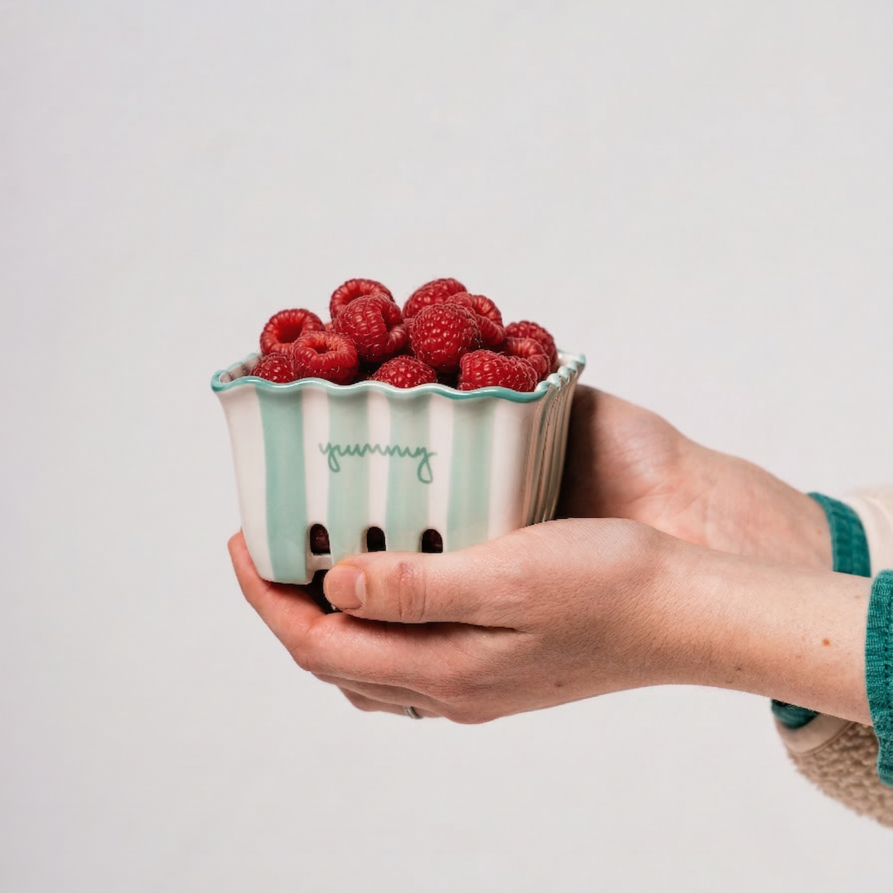 Kinsey Scallop Mini Berry Basket - Set of 4