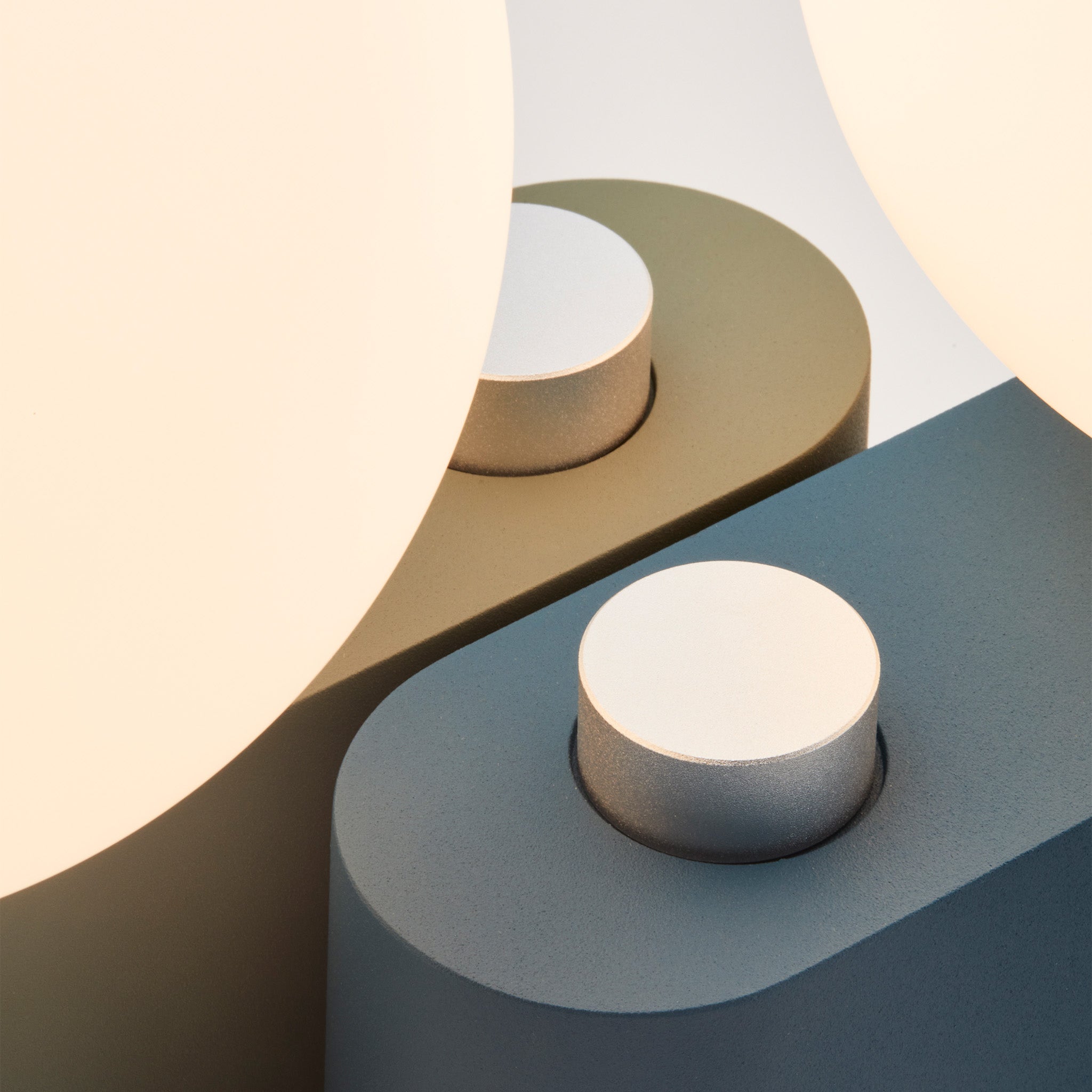 Alumina Multi-Use Lamp in Sapphire