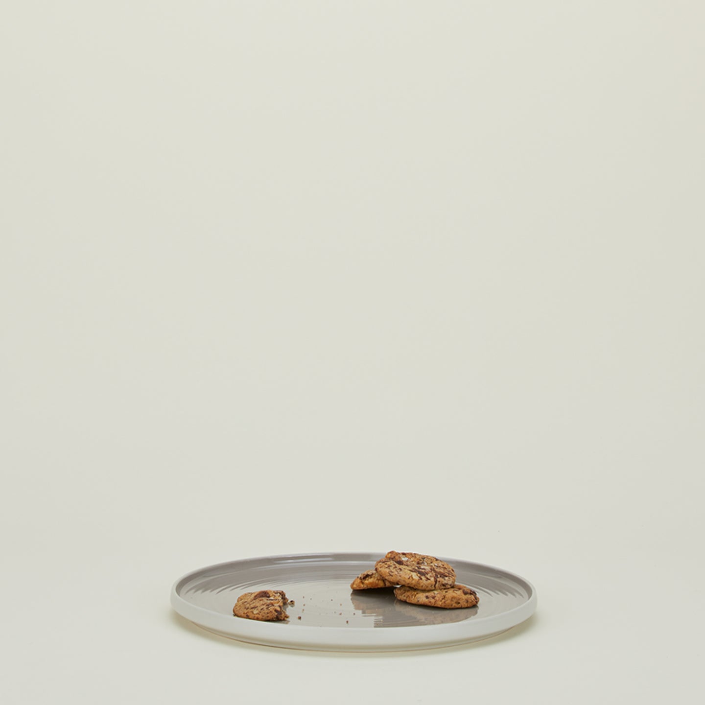 ESSENTIAL SERVING PLATTER - LIGHT GREY