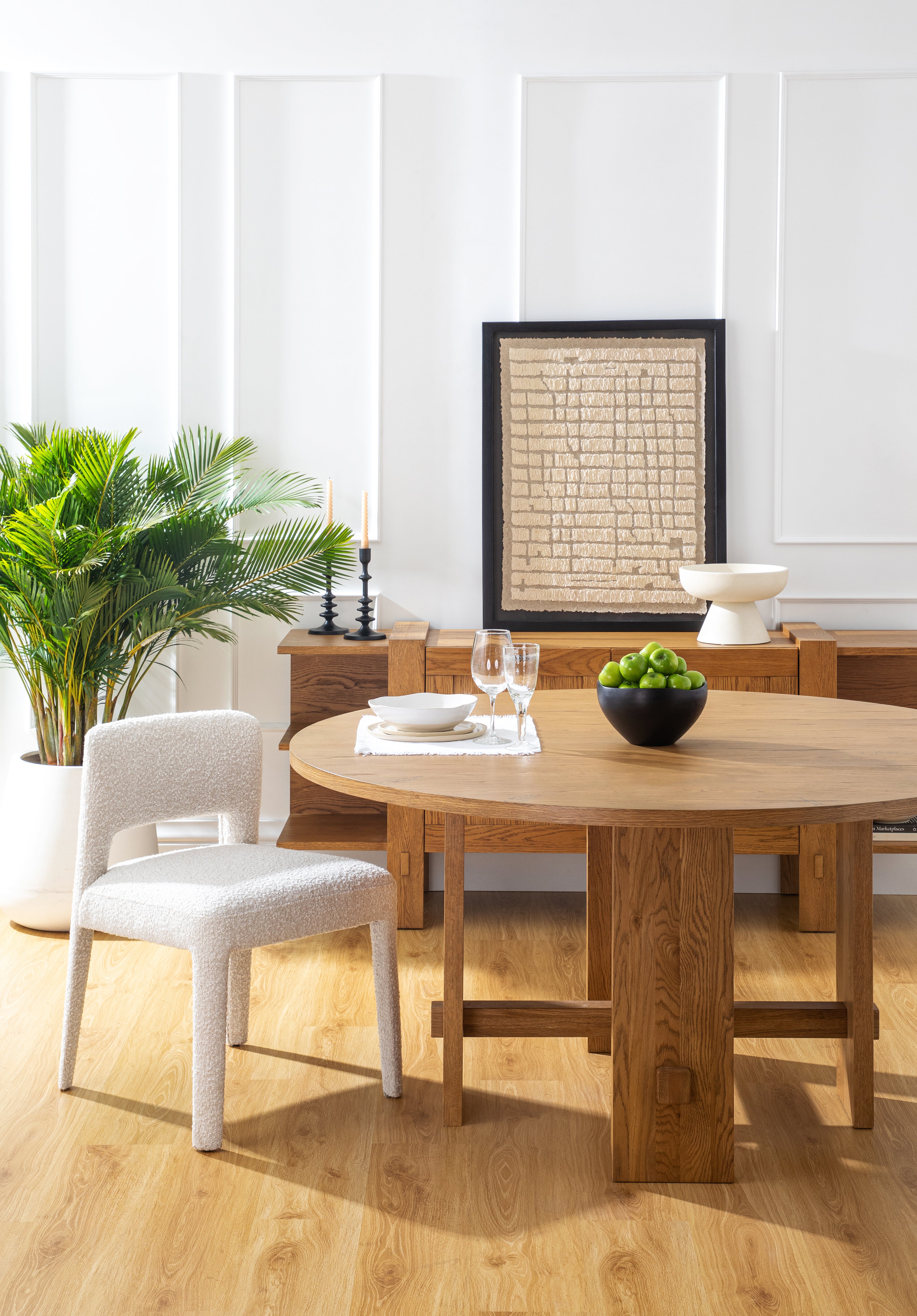 Saguaro Round Oak Dining Table