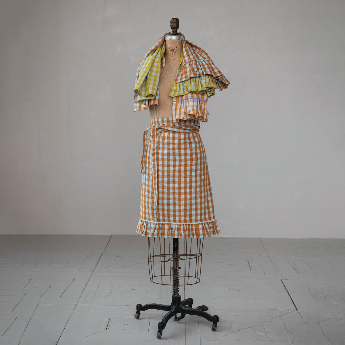 Half Apron with Check Pattern and Pocket