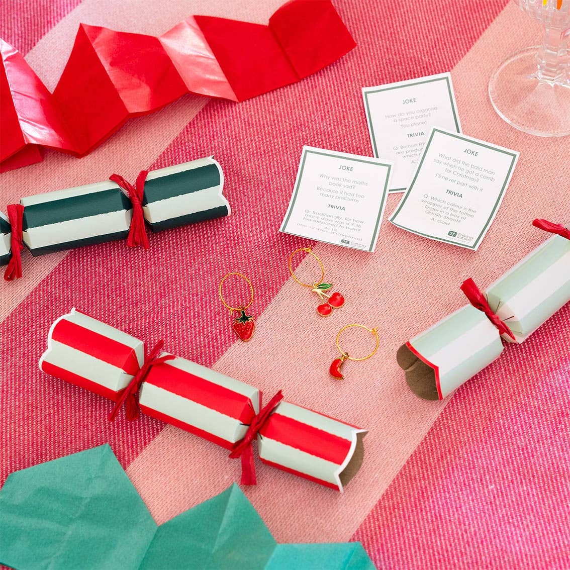 Red & Green Striped Mini Christmas Crackers - 6 Pack