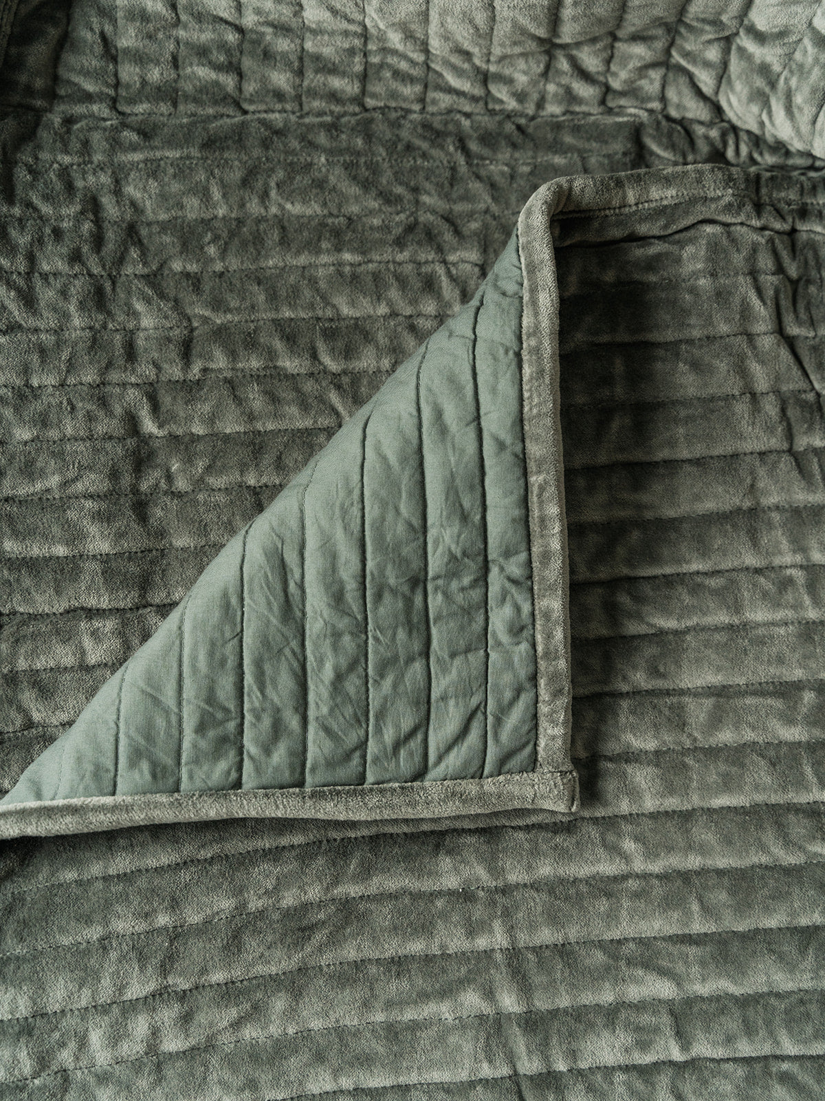 Channel Grid Velvet Quilt